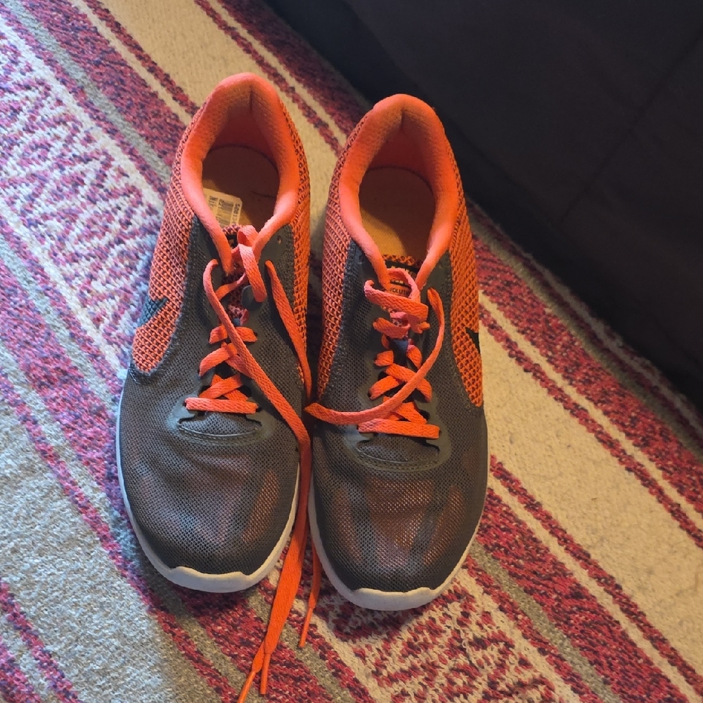 Nike Women's Gray and Orange Lightweight Sneakers